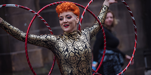 Fringe Street performer on the Royal Mile